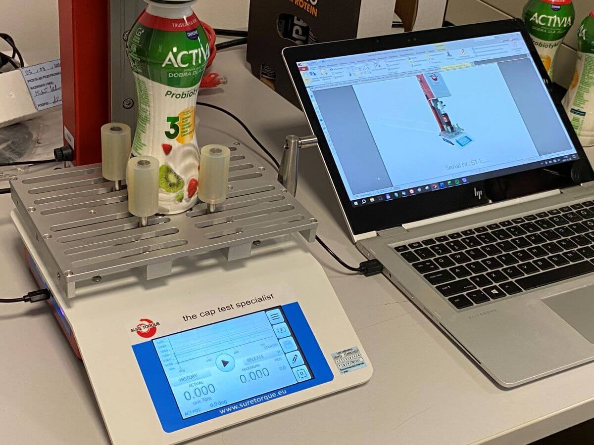  pomiar siły odkręcania butelki - moment obrotowy