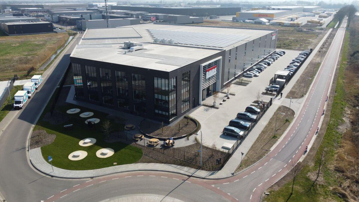  Ravas nowoczesna fabryka