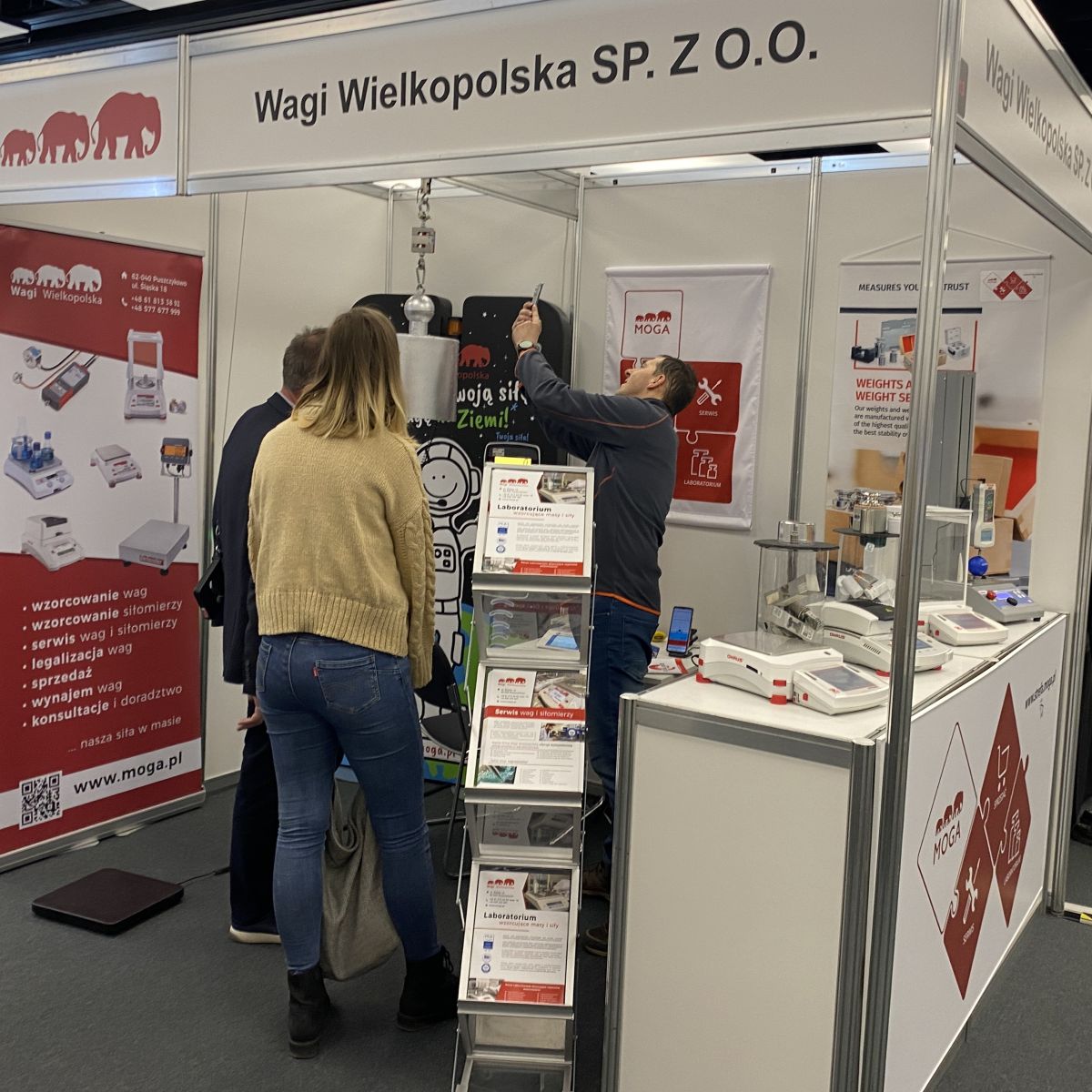 Telemetria - zdalny odczyt masy odważnika/wzorca masy zawieszonego nad stoiskiem na smartfonie