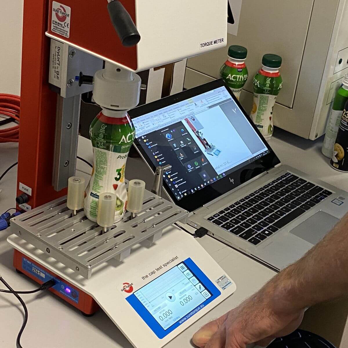 Pomiary momentu obrotowego w opakowaniach – wyślij próbki, a my wykonamy pomiary i przygotujemy raport